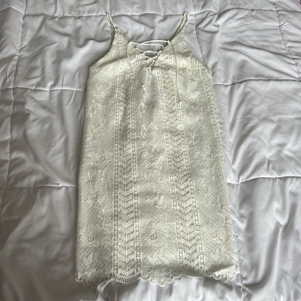 ASTR the Label Womens‎ XS White Ivory Lace Up Crochet Mini Dress Floral